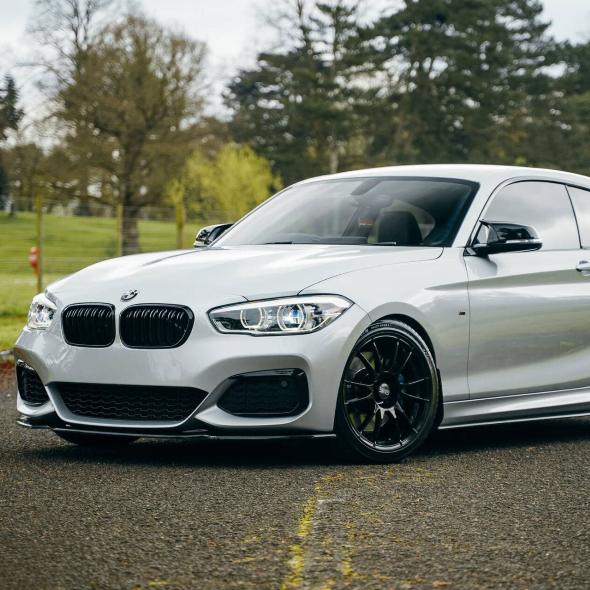 Sportieve Grille geschikt voor BMW 1-Serie F20 en F21 20212-2015 dubbele spijl glans zwart Sportieve Grille geschikt voor BMW 1-Serie F20 en F21 20212-2015 dubbele spijl glans zwart